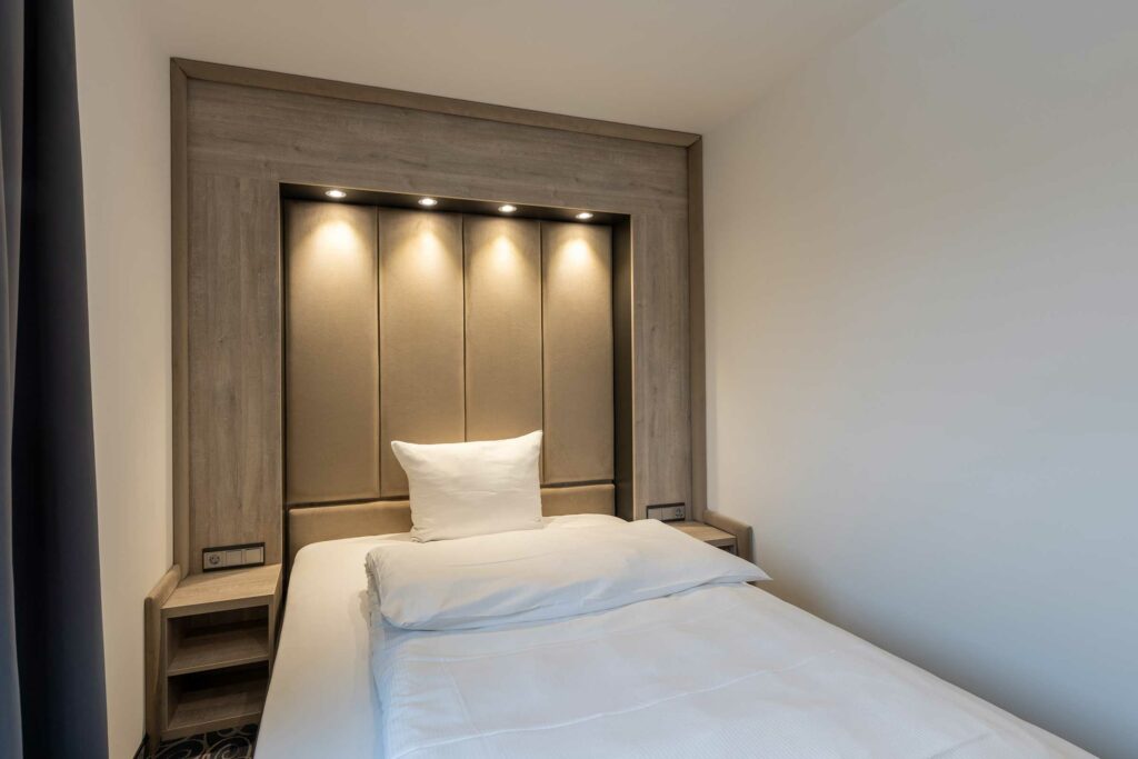 The Staycation Hotel in Sindelfingen bei Stuttgart Einzelzimmer Einzelbett